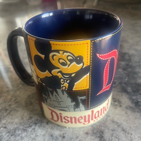 Disney vintage collegiate mug Thailand - Picture 2 of 5